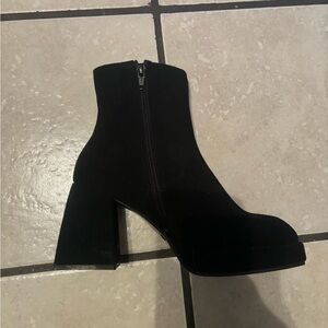 Black Steve Madden booties